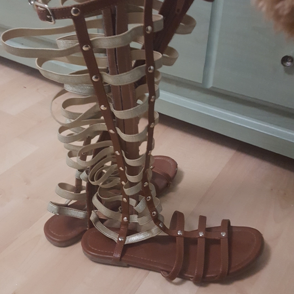 I am selling these sandals - Picture 1 of 1